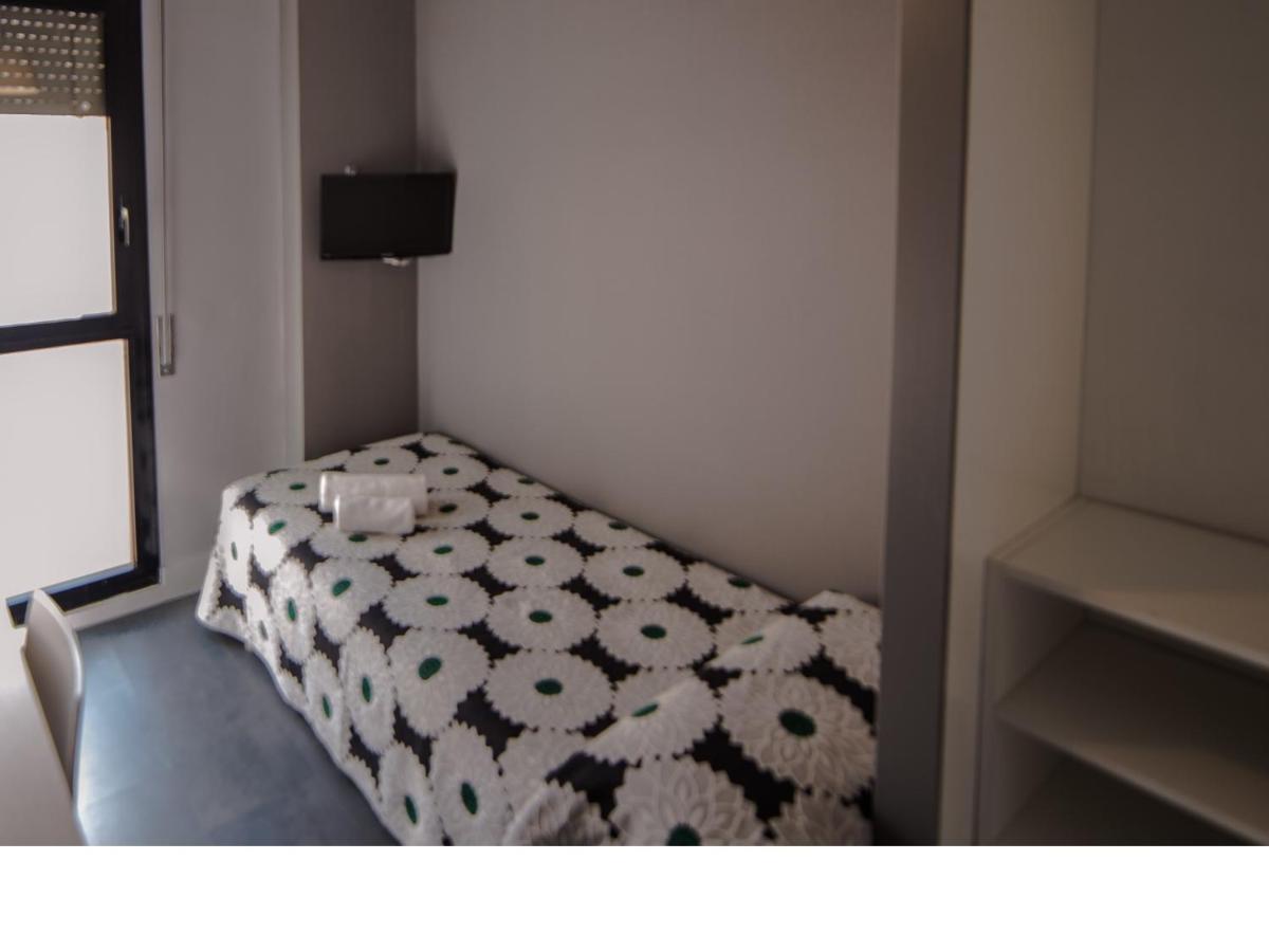 Residencia Universitaria Tagaste Barcelona Kamer foto